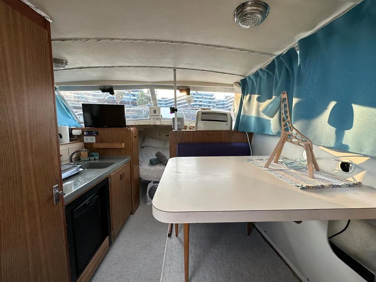 !!Boat With Ac In Port Forum 2 Bikes Included!! Hotel Sant Adria de Besos