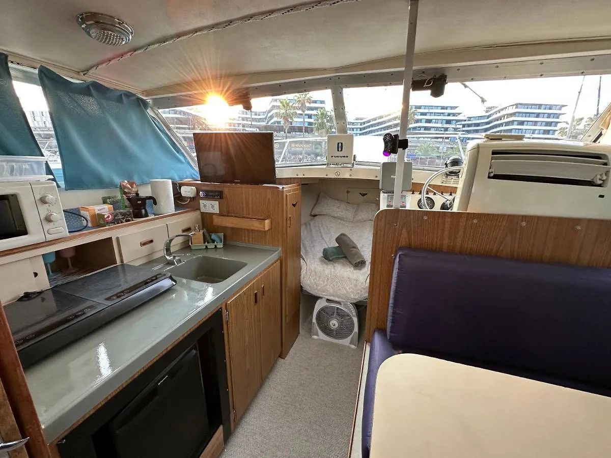 Botel !!Boat With Ac In Port Forum 2 Bikes Included!! Hotel Sant Adria de Besos Spain